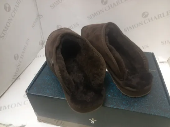 BOXED EMU MEN SLIPPERS - SIZE 10