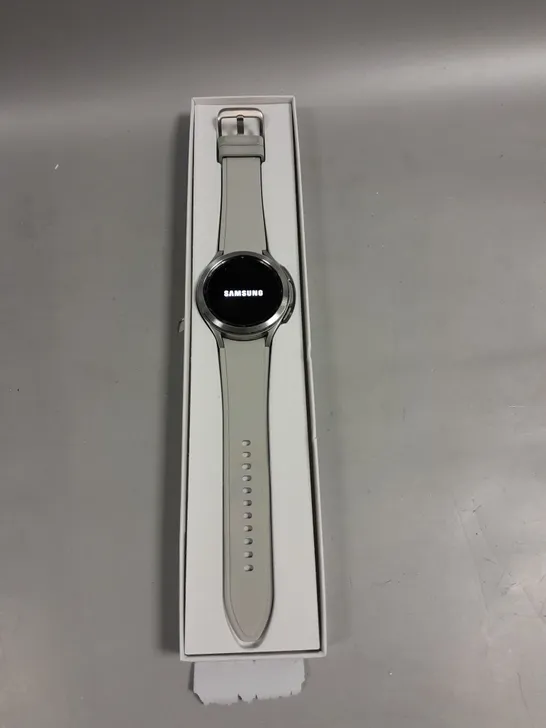 BOXED SAMSUNG GALAXY WATCH 4 CLASSIC 46MM SILVER WITH GREY WRISTBAND 