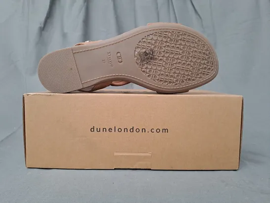 BOXED PAIR OF DUNE LONDON LANDIES OPEN TOE CROSS STRAP SANDALS IN CAMEL EU SIZE 37