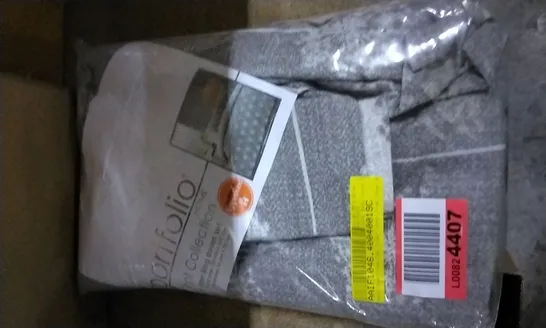 BOBBY DUVET COVER SET GREY SIZE: SUPER KING 