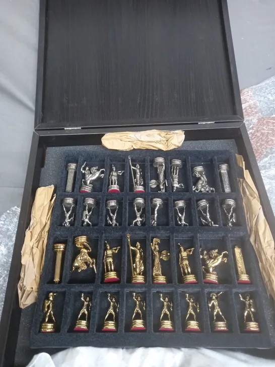 UBER GAMES CHESS BOARD & STORAGE CASE 