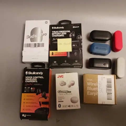 LOT OF APPROX 30 FAULTY BOXED AND UNBOXED WIRELESS HEADPHONES IN VARIOUS BRANDS TO INCLUDE SKULLCABDY, GUMY, MAJORITY AND REDMI ETC