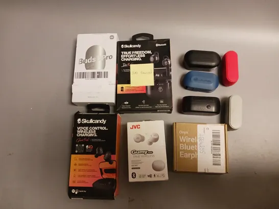 LOT OF APPROX 30 FAULTY BOXED AND UNBOXED WIRELESS HEADPHONES IN VARIOUS BRANDS TO INCLUDE SKULLCABDY, GUMY, MAJORITY AND REDMI ETC