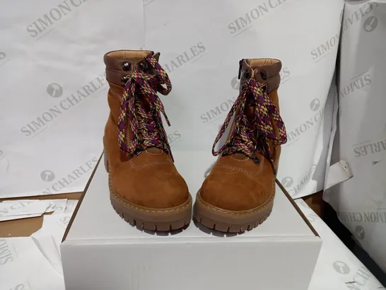 BOXED PAIR OF TAN HIKER BOOTS - SIZE 4