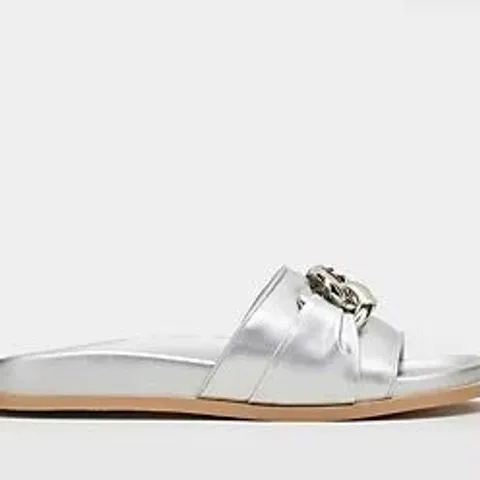 RUTH LANGSFORD CHAIN SLIDE SANDAL SILVER SIZE 4