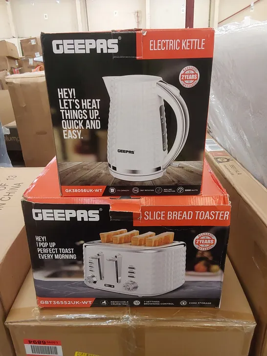 BOXED GEEPAS 4 SLICE BREAD TOASTER & 1.7L KETTLE (1 BOX)