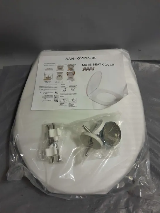 BOXED AAN MUTE TOILET SEAT COVER IN WHITE