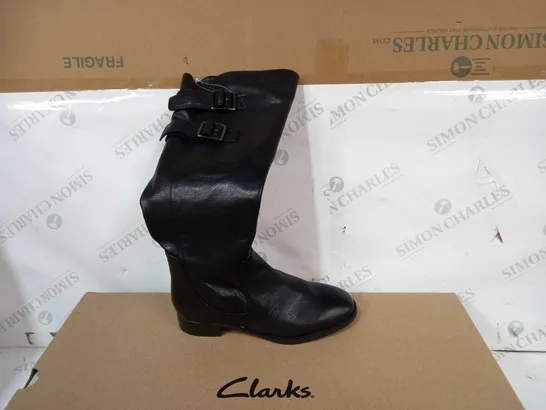 BOXED PAIR OF CLARKS HAMBLE UP LEATHER BOOTS IN BLACK UK SIZE 4