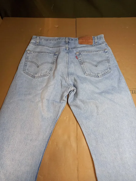 LEVI REGULAR FIT WASHED JEANS - 32W 32L