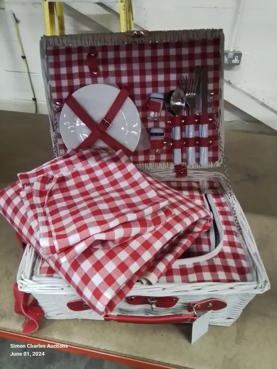 A STUNNING WICKER TRAVEL LUNCH PICNIC BASKET AND PICNIC BLANKET