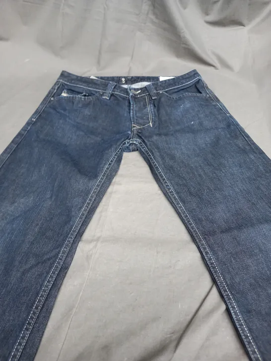 DIESEL INDUSTRY DARK DENIM REGULAR STRAIGHT JEANS - SIZE 30