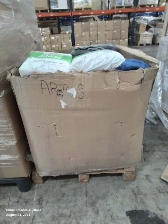 PALLET CONTAINING VARIOUS WEIGHTED BLANKETS PILLOWS MATTRESS PROTECTORS ETC. IN DIFFERENT COLOURS AND SIZES