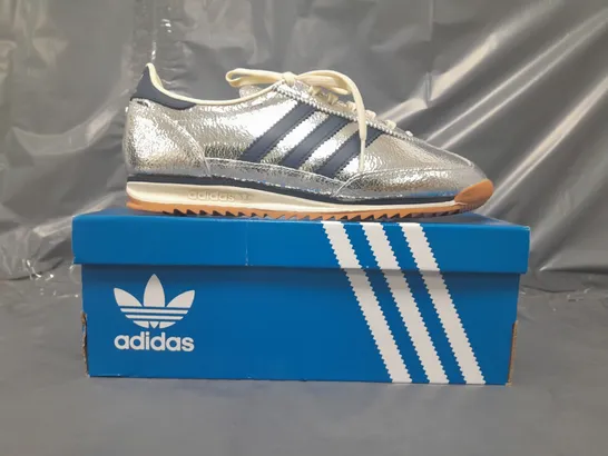 BOXED PAIR OF ADIDAS SL 72 OG SHOES IN METALLIC SILVER/NAVY UK SIZE 5.5