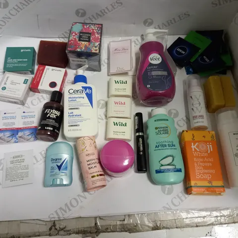 LOT OF APPROX 20 ASSORTED HEALTH AND BEAUTY ITEMS TO INCLUDE SOAP, SKIN CREAM, CONDOMS ETC