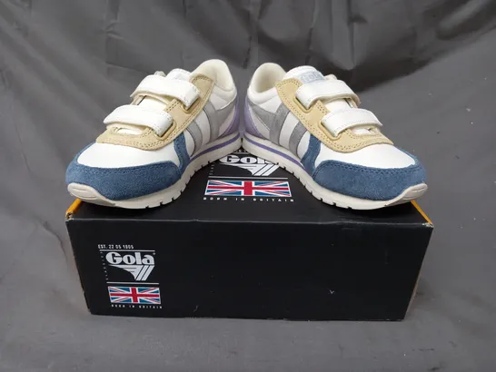 BOXED PAIR OF GOLA DAYTONA KIDS SHOES IN WHITE/BALTIC/SILVER UK SIZE 11