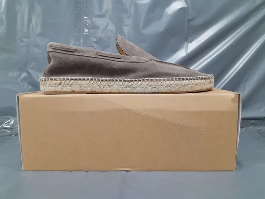 BOXED PAIR OF MOSS ESPADRILLE SHOES IN TAUPE UK SIZE 11