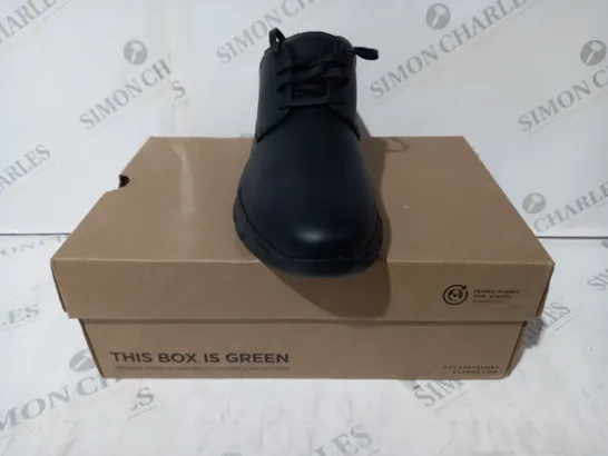 BOXED PAIR OF CLARKS LACE UP SHOES IN BLACK UK SIZE 6