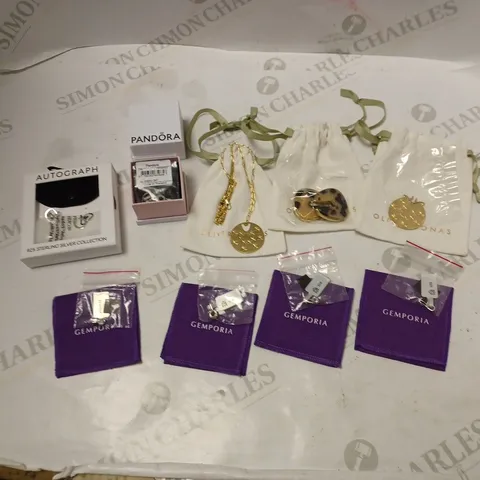 BOX TO CONTAIN APPROX 9 X ASSORTED JEWELLERY.  INCLUDES EARRINGS, NECKLACE, ETC