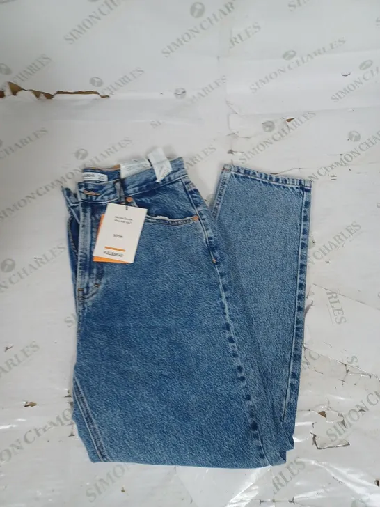 PULL&BEAR HIGH RISE MOM JEAN IN BLUE DENIM SIZE 12