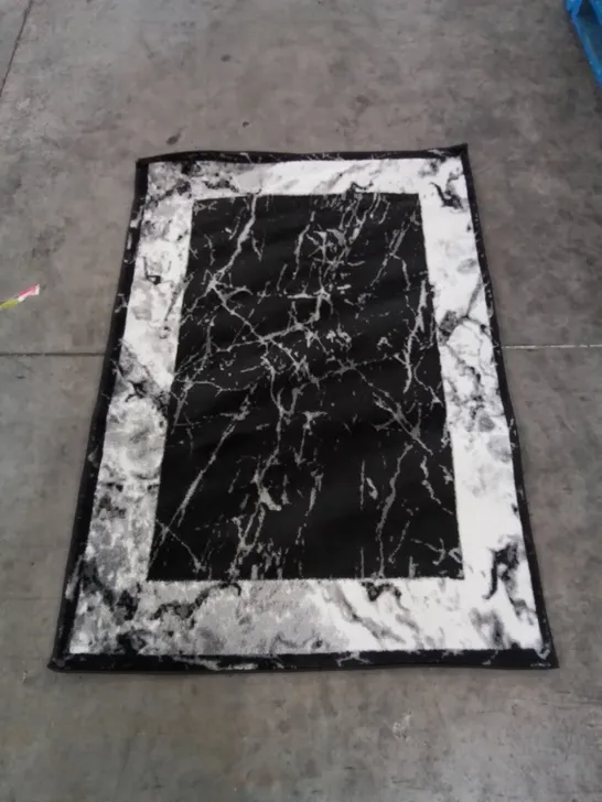 MILLBURN DHURRIE BLACK RUG // SIZE: 120 X 170CM