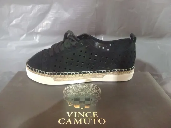 BOXED VINCE CAMUTO THEERA BLACK SUEDE SIZE 3