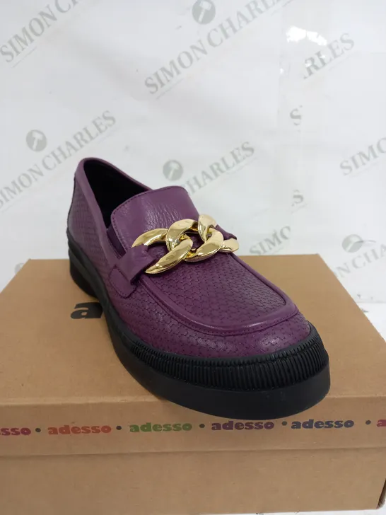 BOXED ADESSO PURPLE LEATHER LOW SHOES - SIZE 7