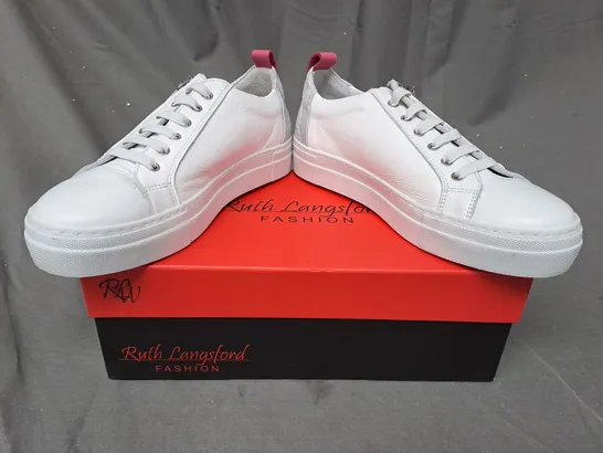 BOXED PAIR OF RUTH LANGSFORD ZIP DETAIL TRAINERS IN WHITE/PINK SIZE 6