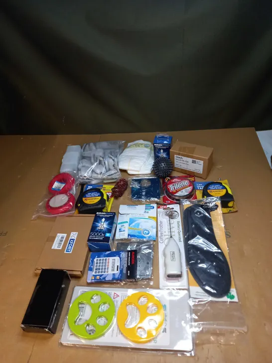 LOT OF ASSORTED ITEMS TO INCLUDE TAPE MEASURE, COFFEE FROTHER AND ORNAMENTS 