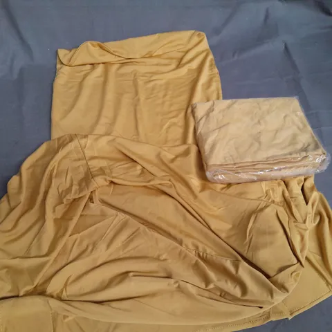 LOT OF APPROXIMATLY 50 SPANDEX CHAIR COVERS IN GOLD