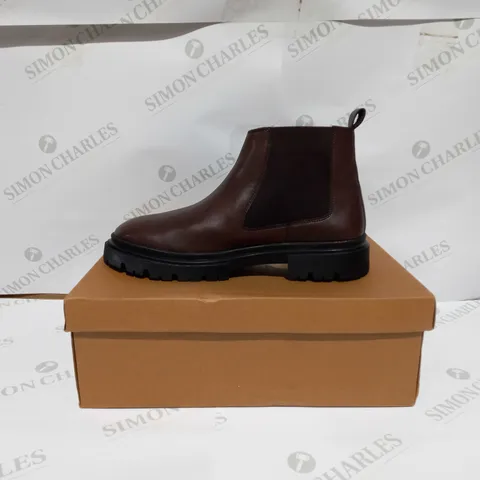 MAN CHELSEA BOOTS IN BROWN WITH BLACK SOUL - SIZE 8 