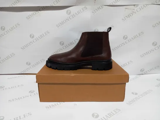 MAN CHELSEA BOOTS IN BROWN WITH BLACK SOUL - SIZE 8 