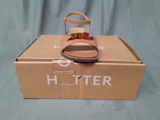 BOXED PAIR OF HOTTER OPEN TOE SANDALS IN BROWN UK SIZE 7