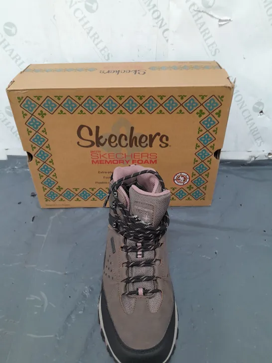 SKECHERS MEMORY FOAM SIZE 7 BROWN/PINK WALKING BOOTS 