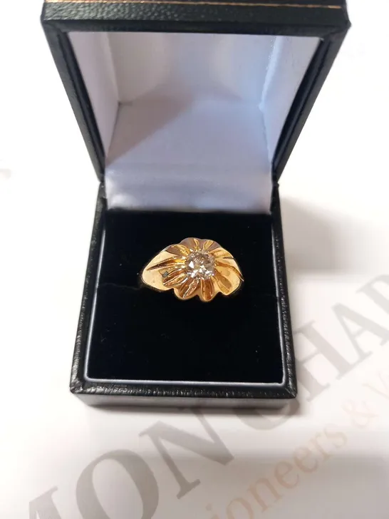 18CT YELLOW GOLD GENT'S RING SET WITH A NATURAL DIAMOND WEIGHING +0.59CT