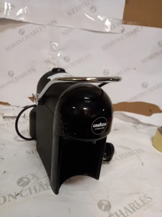 LAVAZZA COFFEE MACHINE 