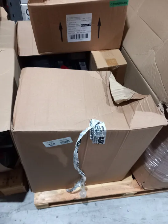 LARGE BOX OF ASSORTED ELECTRICAL GOODS TO INCLUDE;