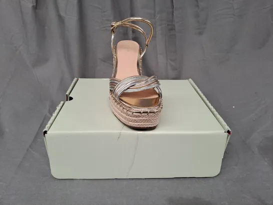 BOXED PAIR OF TED BAKER OPEN TOE HIGH WEDGE SANDALS IN METALLIC GOLD/SILVER EU SIZE 40