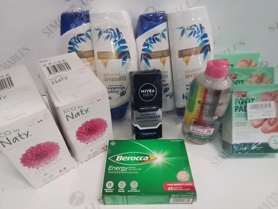 LOT OF 12 ASSORTED HEALTH AND BEAUTY ITEMS TO INCLUDE HEAD AND SHOULDER, NIVEA AND FOOT PADS - COLLECTION ONLY