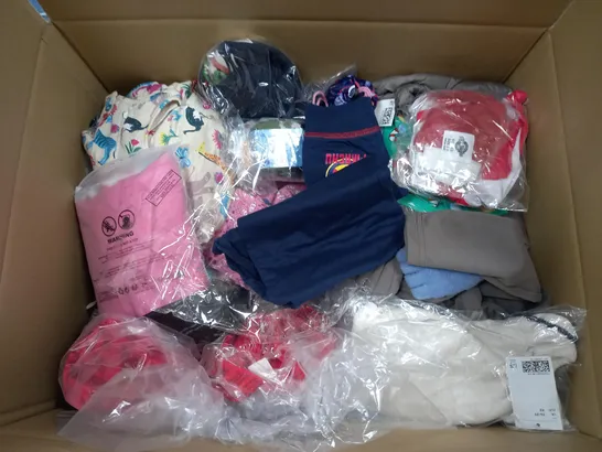 BOX OF APPROXIMATELY 30 ASSORTED KIDS CLOTHING ITEMS TO INCUDE - HOODIES, JUMPERS , T-SHIRTS , TROUSERS,ECT 