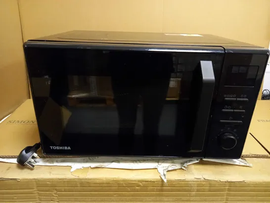 TOSHIBA 950W MICROWAVE OVEN