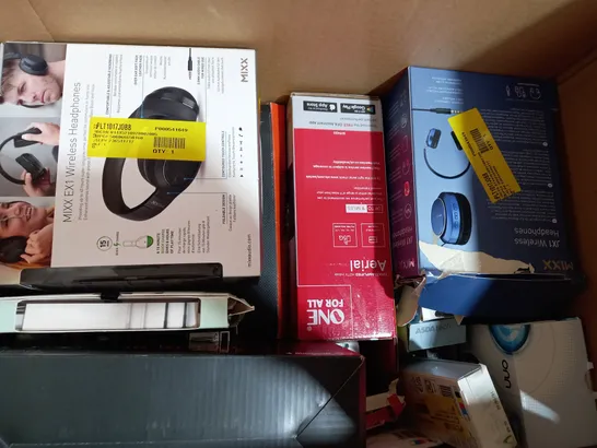 LOT OF APPROXIMATELY 20 ASSORTED HOUSEHOLD ITEMS TO INCLUDE MIXX CHARGESPOT WIRELESS CHARGER, ASDA TECH USB-A & USB-C CHARGING PLUG, ASDA TECH BLUETOOTH QI CHARGING ALARM CLOCK, ETC