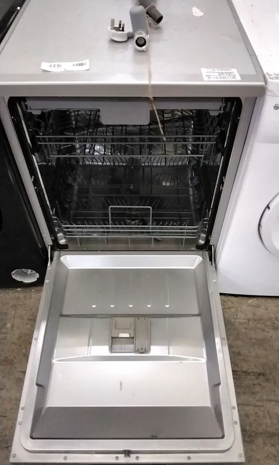 GRADE 1 HISENSE 14 PLACE FULL SIZE FREESTANDING STAINLESS STEEL DISHWASHER WQP-12-7605V