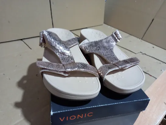 VIONIC ELLIE SANDAL IN PINK SIZE 7