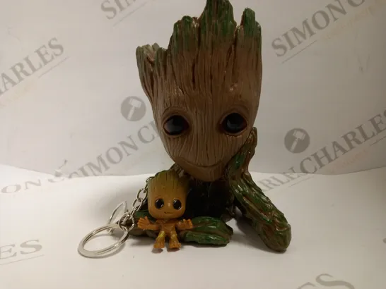 DECORATIVE GROOT STORAGE WITH KEYRING