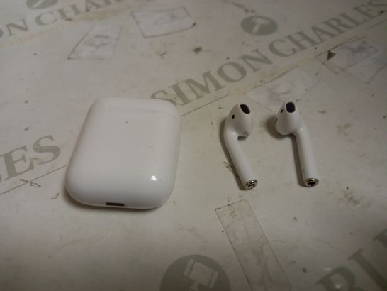 APPLE AIRPODS WITH CHARGING CASE 