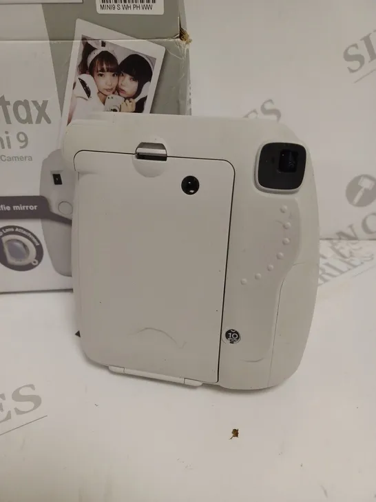 FUJIFILM INSTAX MINI 9 INSTANT CAMERA - SMOKY WHITE  RRP £84.99