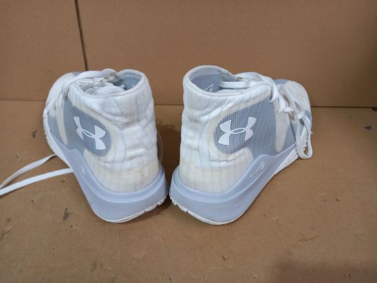 BOXED PAIR OF UNDER ARMOUR SHOES IN WHITE UK SIZE 15