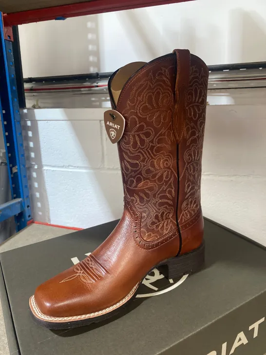 BOXED PAIR OF ARIAT BROWN LEATHER BOOTS SIZE 6