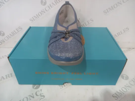 BOXED PAIR OF BZEES SHOES IN DENIM BLUE SIZE 7