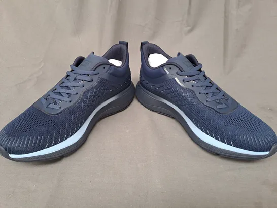 BOXED PAIR OF FITFLOP RUNNER MESH RUNNING SHOES IN NAVY UK SIZE 6